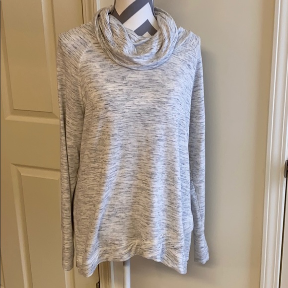 ⭐️Carolina Bell Long Sleeve Cowl Neck Yoga Shirt⭐️ - Picture 2 of 7